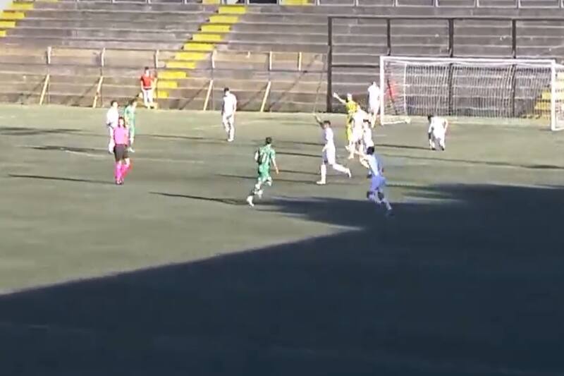 El error del hermano de Lucas Assadi en Segunda División. Foto: Reproducción.