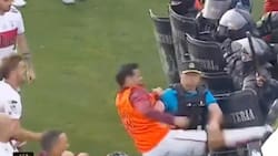 VIDEO | Batalla campal en Argentina: volante que pasó por Cobreloa le pegó a la policía y le tiraron gas pimienta