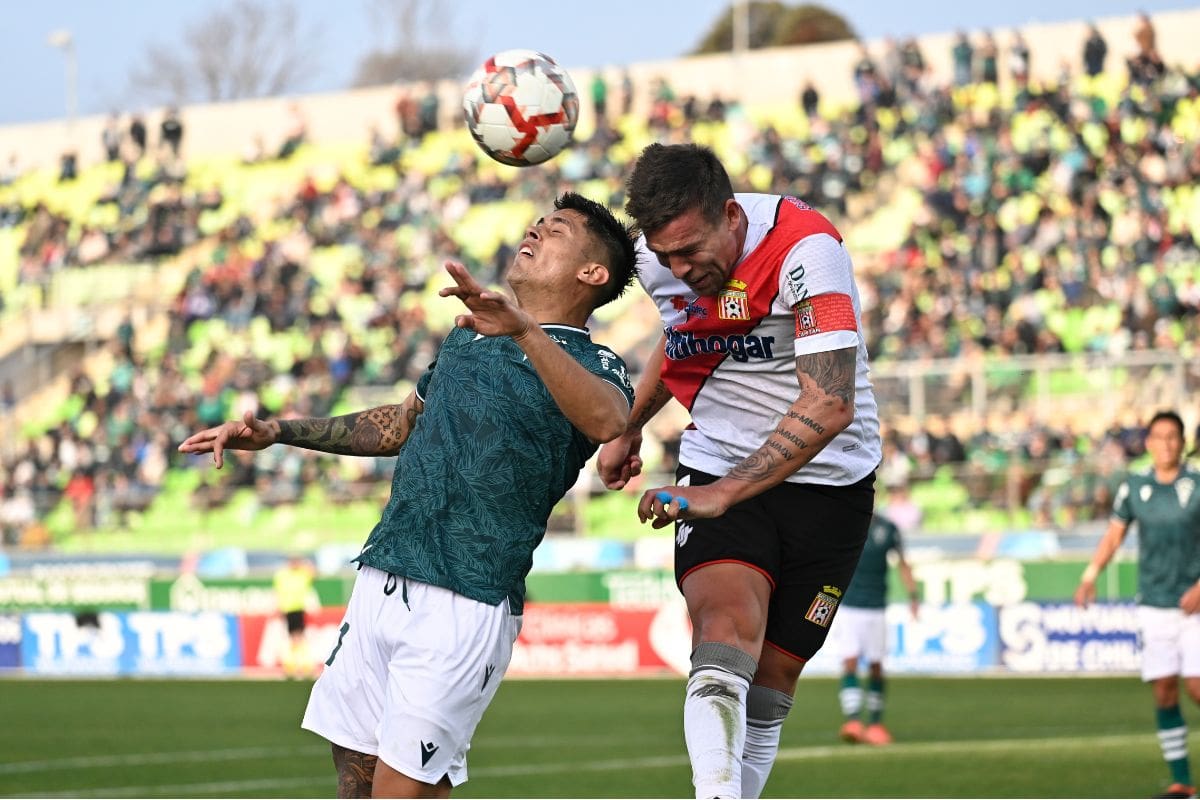 durante un partido de Curicó Unido ante Santiago Wanderers en Primera B. Foto: Agencia Aton.