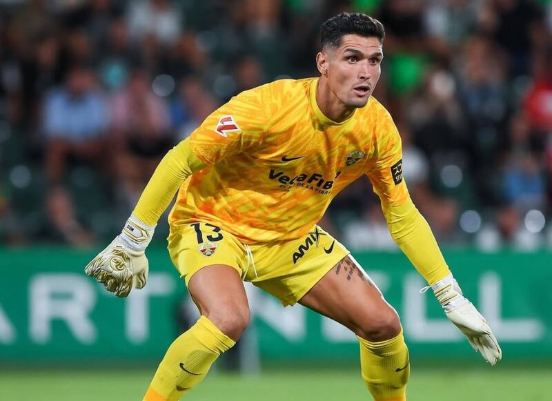 fue suplente en el Elche.