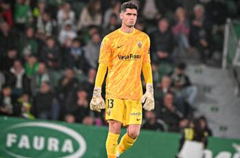 VIDEO | Por esto lo quiere Colo Colo: la limpia salida de Dituro con los pies que inició un gol del Elche