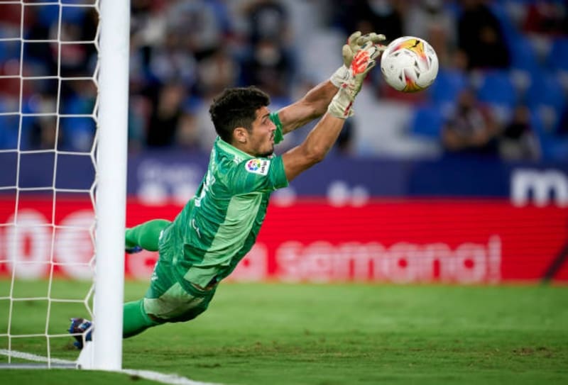 El portero argentino pretende jugar en la liga árabe.