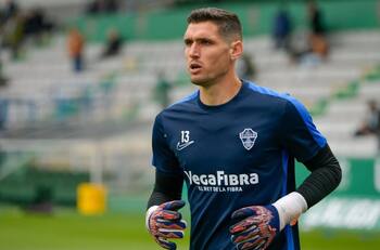 ¿Se acerca a Colo Colo? Matías Dituro perdió la titularidad en el Elche por este motivo