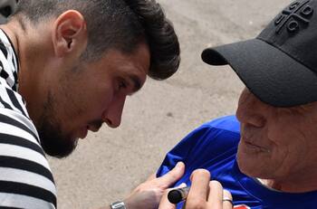 Universidad Católica le cumplió sueño a uno de sus hinchas