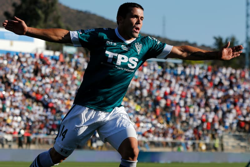 El delantero pasó de Santiago Wanderers a Everton, trapaso que generó revuelo en su momento. Foto: Aton.