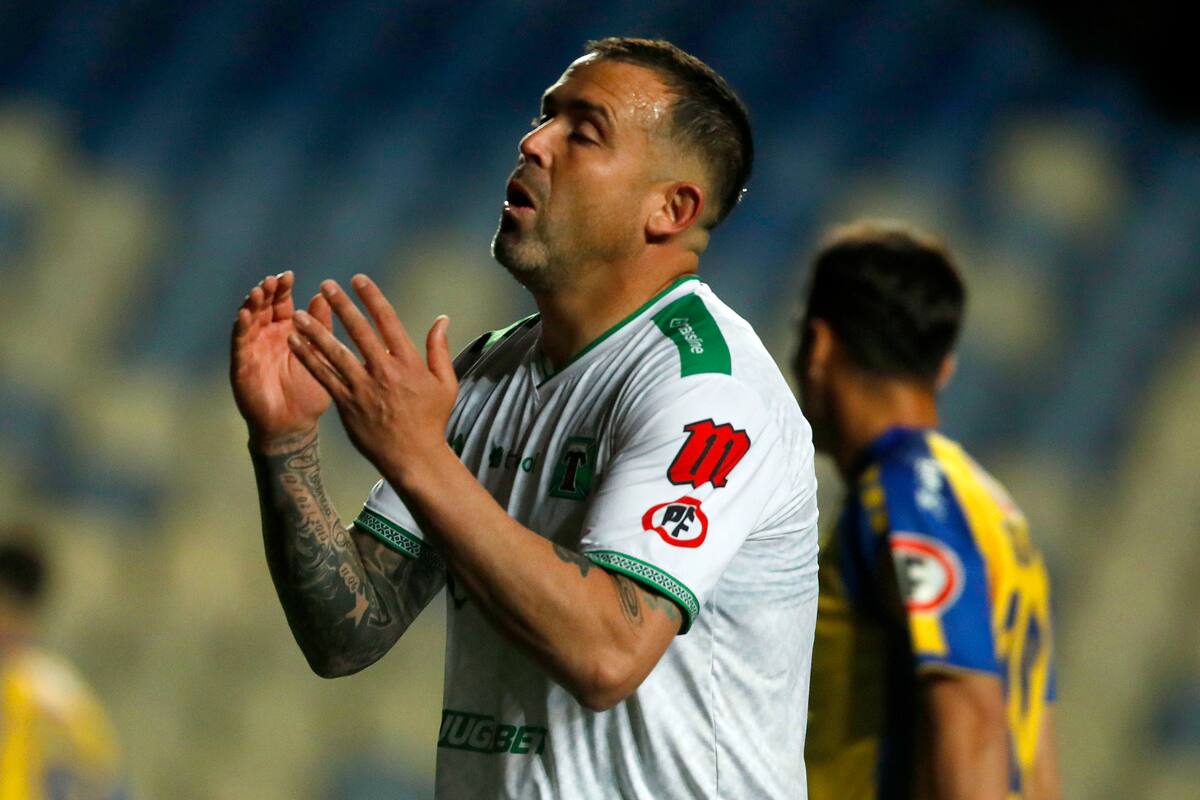 El delantero manifestó que finalizó su contrato con el club, pero que a sus 39 años no piensa en retirarse. Foto: Aton.