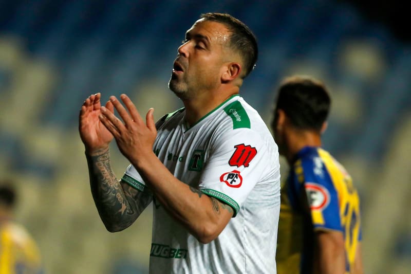 El delantero manifestó que finalizó su contrato con el club, pero que a sus 39 años no piensa en retirarse. Foto: Aton.