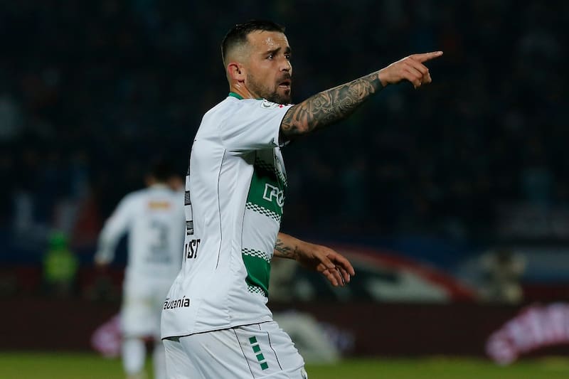 El delantero no piensa en el retiro. De hecho, quiere seguir jugando por harto tiempo más. Foto: Aton.