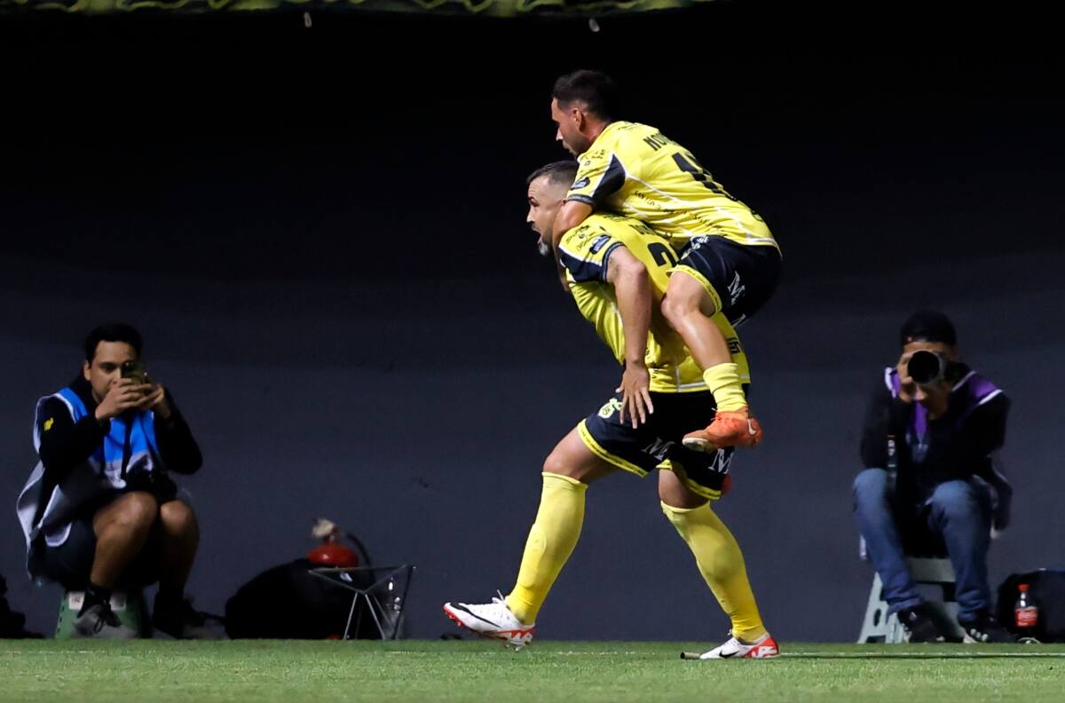 Era el compañero ideal para Humberto Suazo y ahora quedó sin club: el triste presente de Matías Donoso