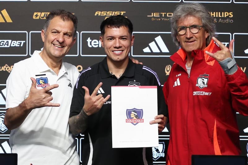 Colo Colo presentó oficialmente a Matías Fernández como nuevo refuerzo para 2026. Foto: Colo Colo Oficial.