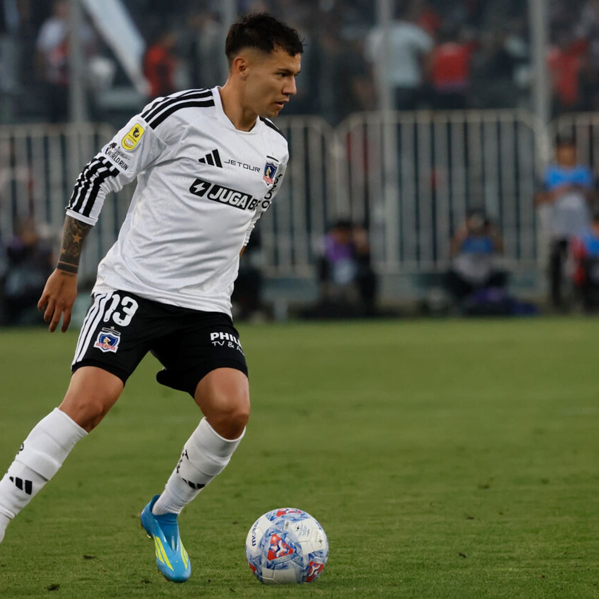 Fue 10 años el lateral de Colo-Colo, ganó 9 títulos y opinó sobre Matías Fernández: “Hay que tener condiciones para rendir”