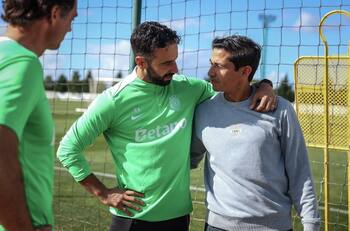 VIDEO | Recibimiento de ídolo: Matías Fernández visitó las instalaciones del Sporting Lisboa