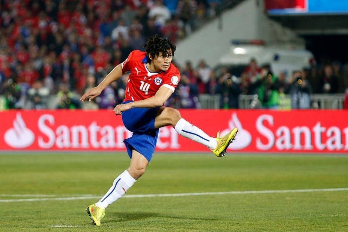lanzando su recordado penal en la Copa América 2015.