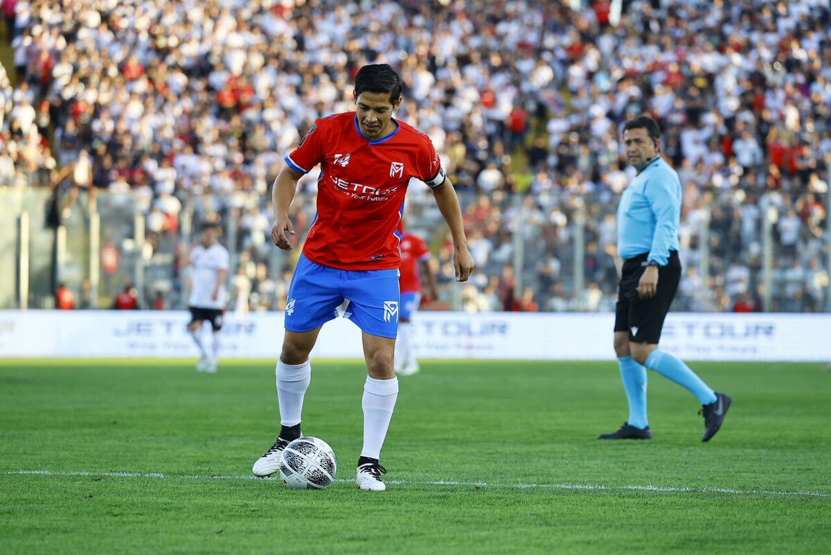 Matías Fernández se lesionó y no pudo ser titular en el Duelo de Leyendas entre Colo Colo y River Plate. Foto: Aton.