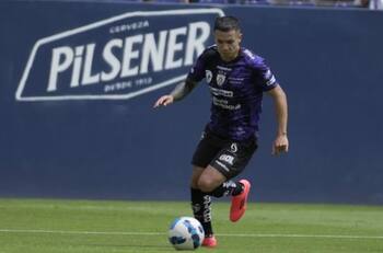 Juega en el extranjero, queda libre a fin de año y confesó que le gustaría fichar en Colo Colo