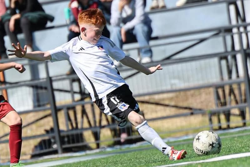 El hijo de Eduardo Lobos actualmente juega en la Sub 11 de Colo Colo. Foto: Colo Colo Fútbol Joven.
