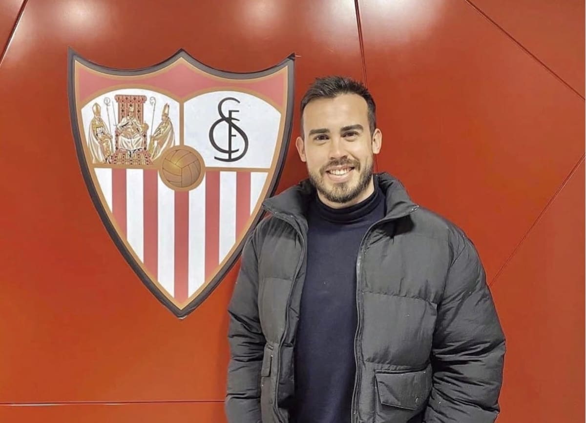 El periodista en las dependencias del Sevilla.