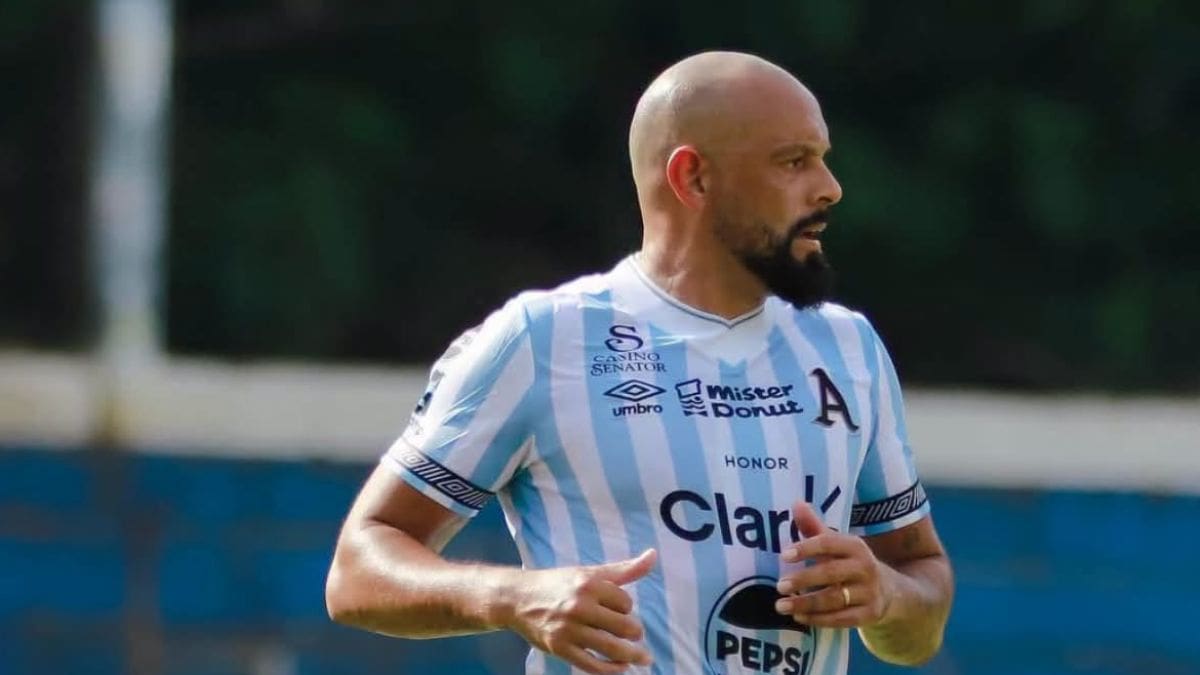 Jugó en la UC y en Wanderers y hoy está en El Salvador de Bukele: “La seguridad se siente y eso es impagable”