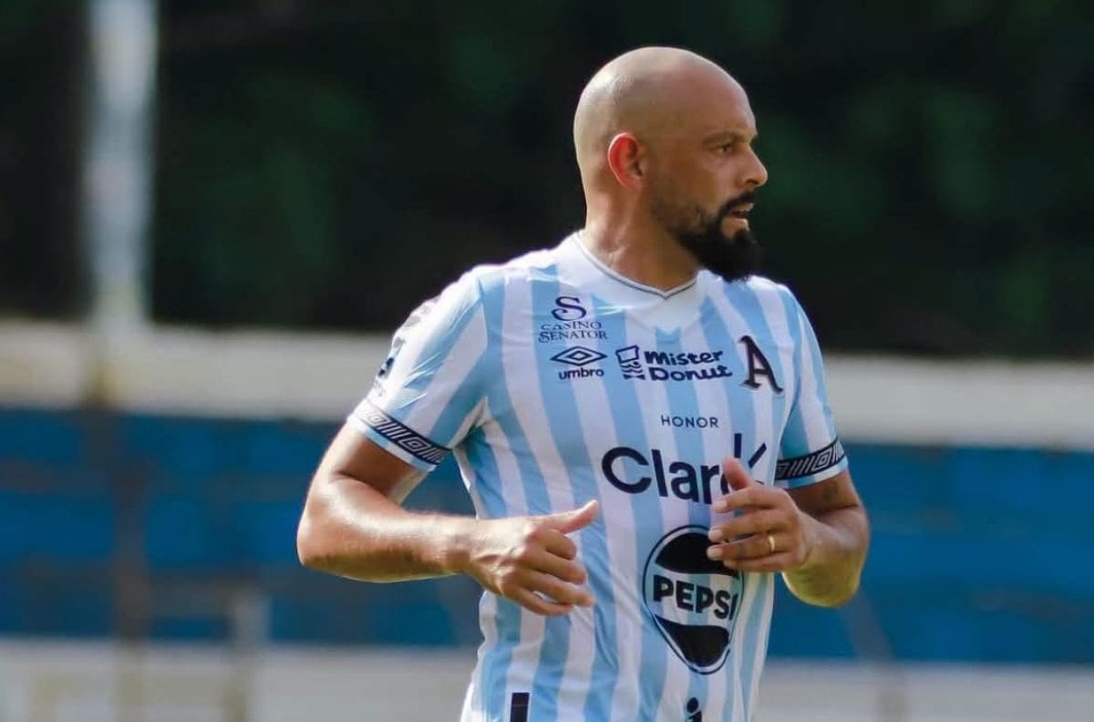 Jugó en la UC y en Wanderers y hoy está en El Salvador de Bukele: “La seguridad se siente y eso es impagable”