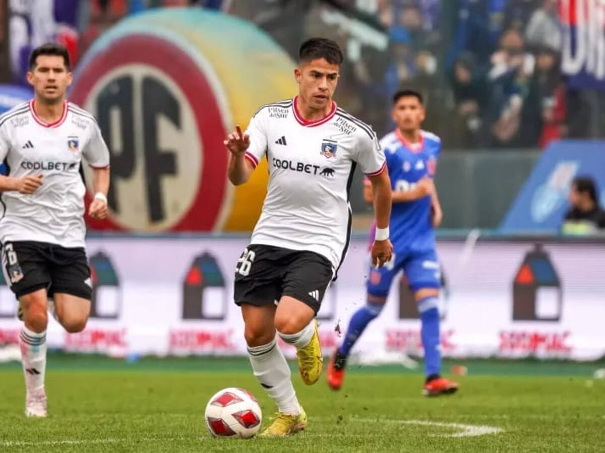 Matías Moya jugando contra Universidad de Chile.