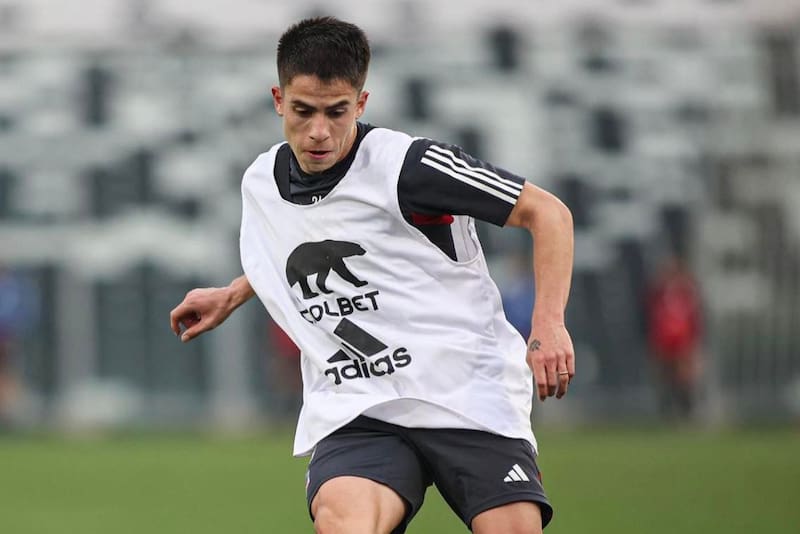 El delantero argentino-chileno parte al fútbol europeo después de siete meses en Colo Colo.