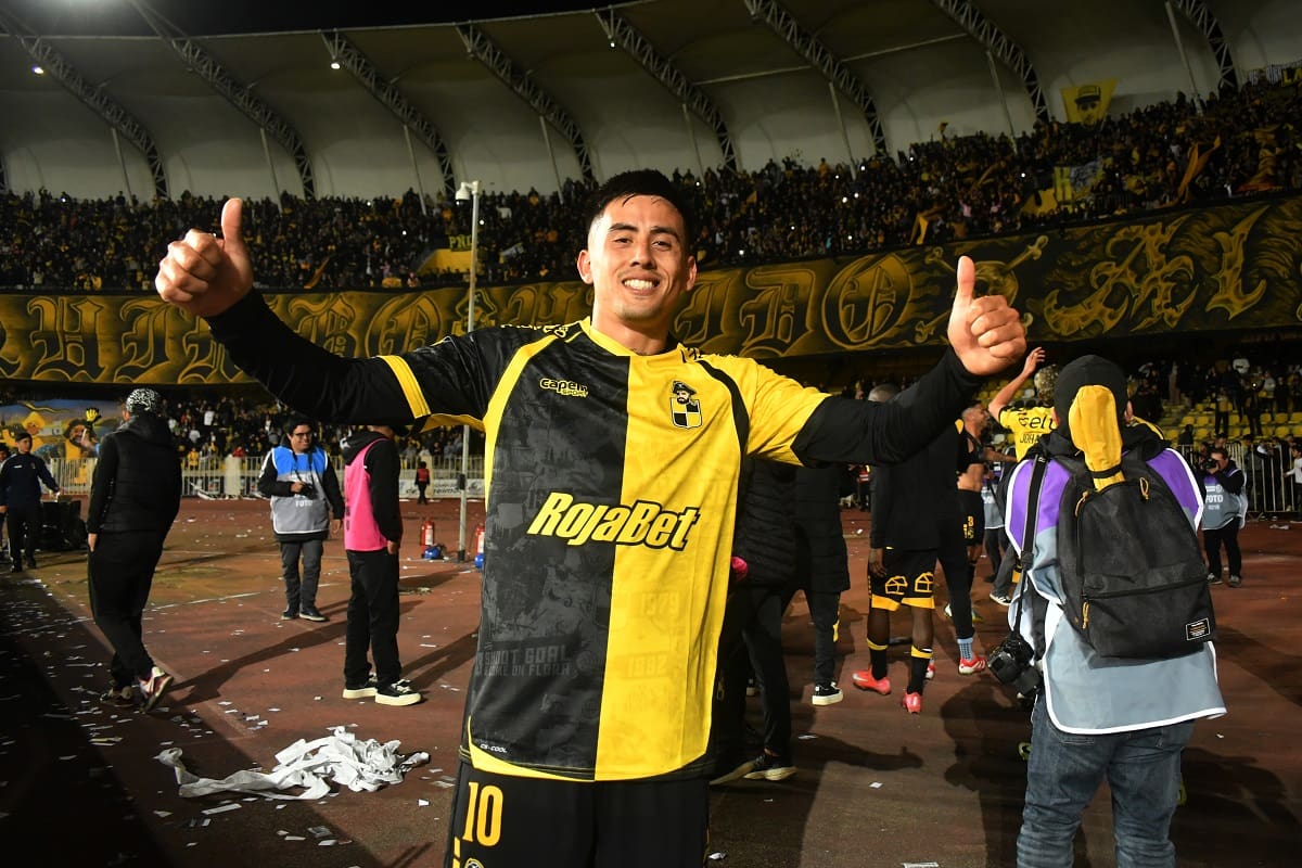 dejó encantado a Arturo Vidal, tanto así que aprobó su llegada al Estadio Monumental el próximo año. Agencia Aton