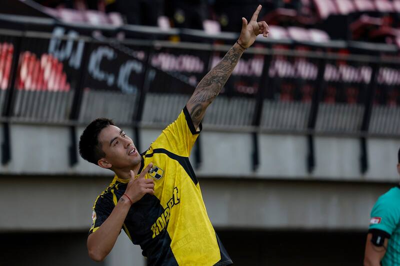 La figura de Coquimbo y mejor jugador extranjero en Primera. Agencia Aton