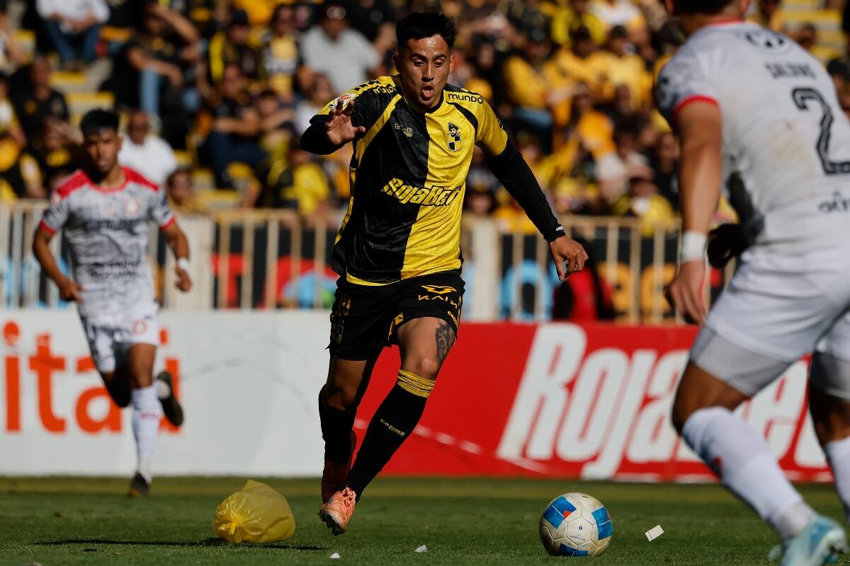 El volante surge como opción en Colo Colo, pues a un histórico le encanta. Foto: Agencia Aton.