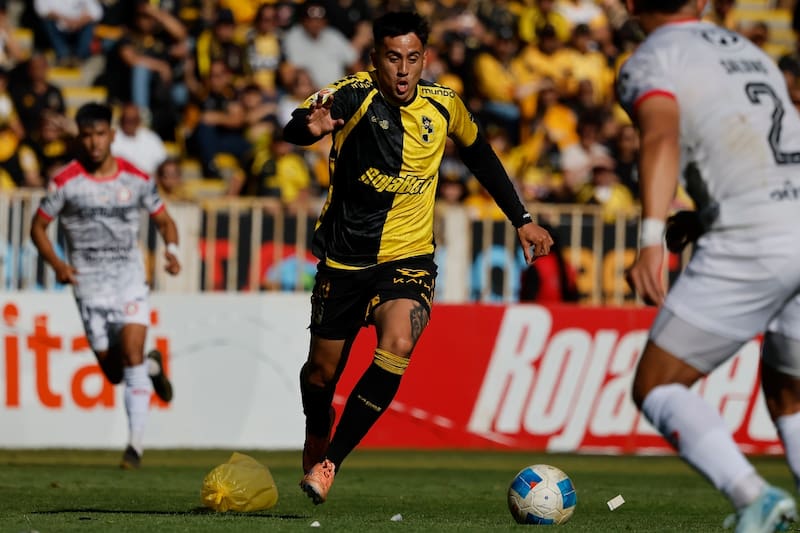 El volante surge como opción en Colo Colo, pues a un histórico le encanta. Foto: Agencia Aton.