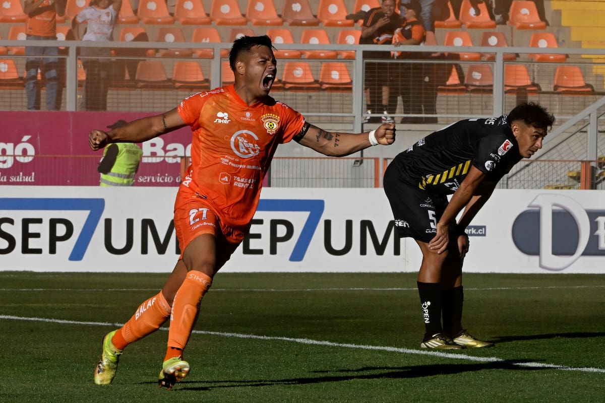 El extremo celebrando el gol de Cobreloa en Calama. Foto: ATON