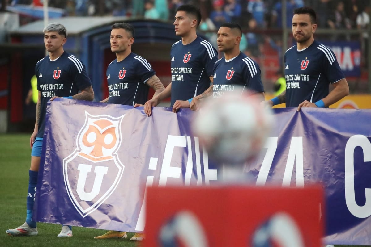 con los jugadores de la U en el Santa Laura.