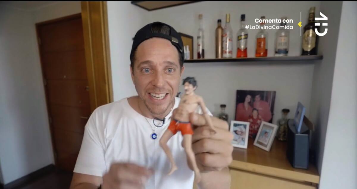 Matías Vega tiene una figurita de Charly García.