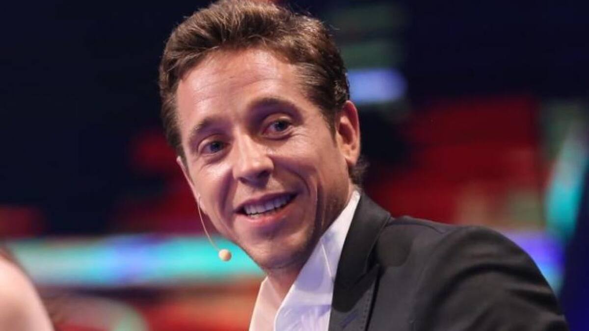 compartió un tierno video junto a su polola en redes sociales.