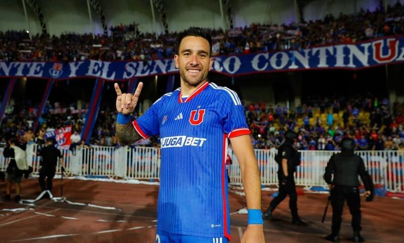 firmó nueva renovación con Universidad de Chile.