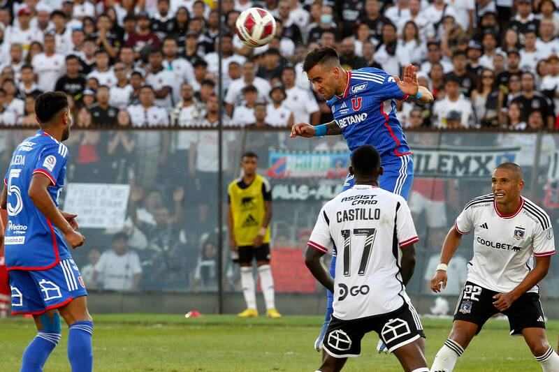 Matías Zaldivia fue una de las figuras del partido entre Colo Colo y la U. Crédito: Agencia Aton.