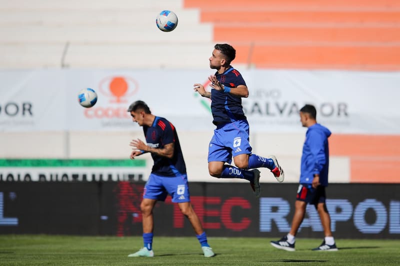 se lesionó en el calentamiento del partido ante Cobresal y le ocasionó un nuevo problema a la U. (Foto: @UdeChile)