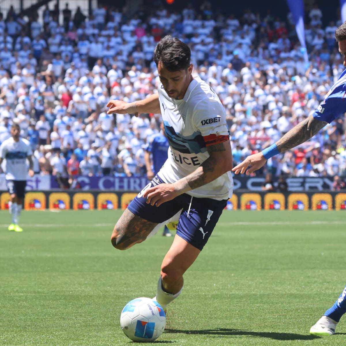 Zaldivia vs Zampedri, el duelo de “chilenos adoptados” que puede definir el Clásico Universitario