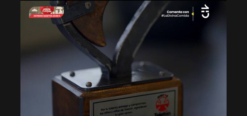 El especial trofeo se titula "Con Todo el Corazón".