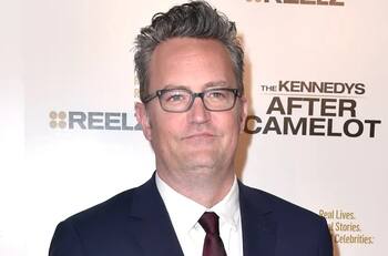 Médicos acusados en el caso de Matthew Perry mantienen sus licencias y siguen recetando medicamentos