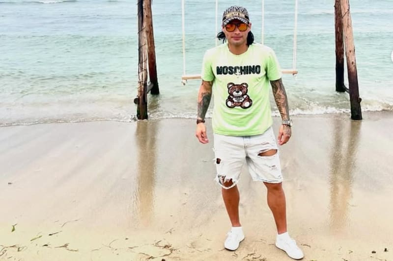 “Aquí no todo es fiesta y alcohol; en Indonesia mis compañeros fumaban con el DT después de entrenar”.