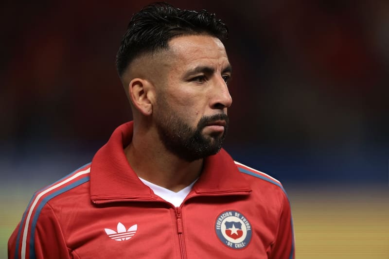 Por ahora Mauricio Isla se concentra en La Roja.