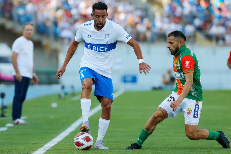 Mauricio Isla ha bajado su nivel en los "Cruzados". Foto: Agencio Aton.