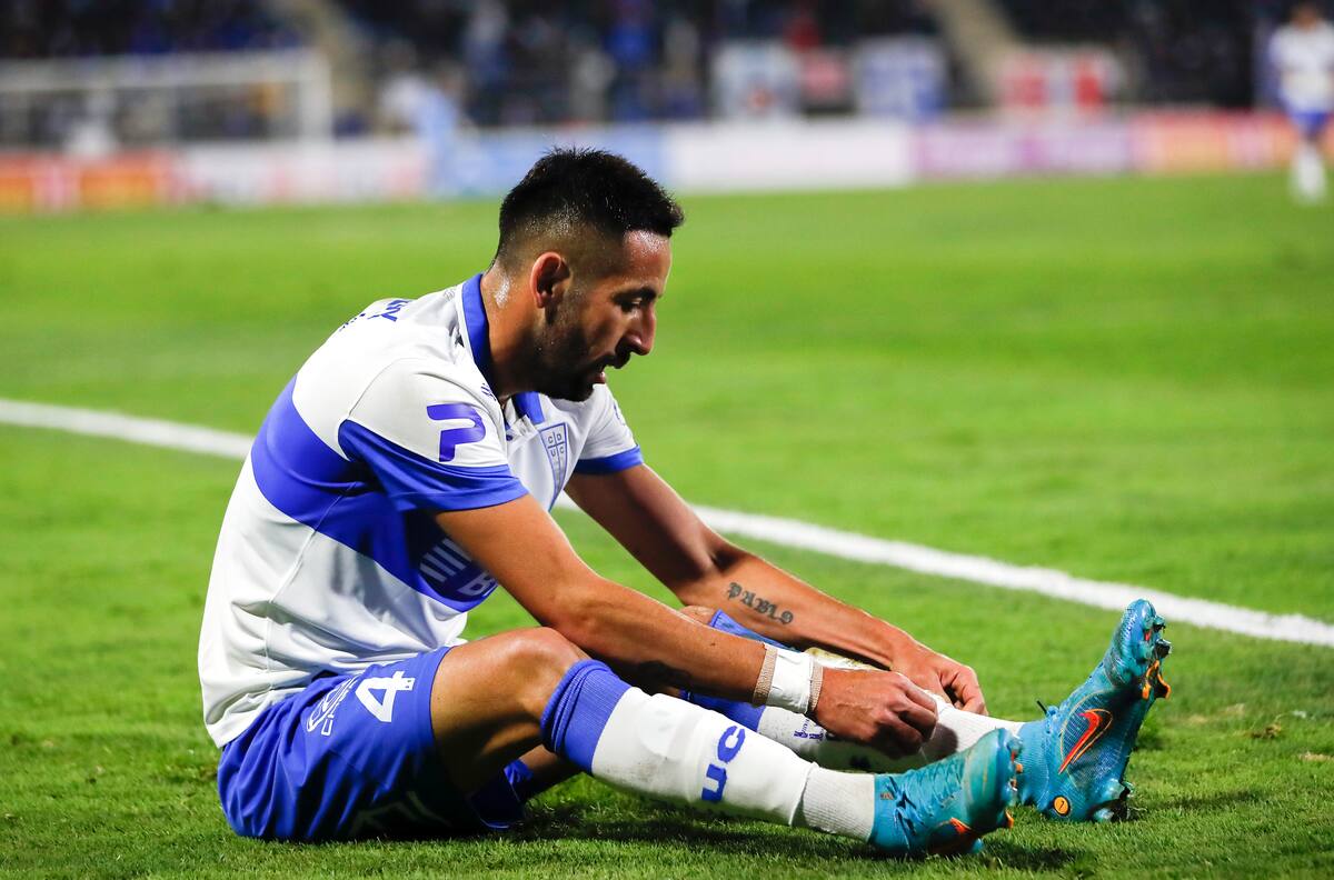 Referentes molestos, viajes y una solitaria despedida: los polémicos últimos meses de Mauricio Isla en la UC