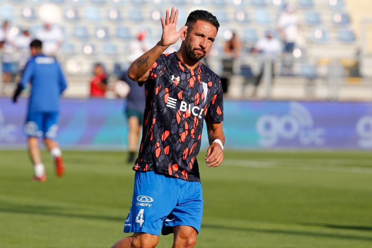 Mauricio Isla vive un complejo momento en la UC. Foto: Agencia Aton.