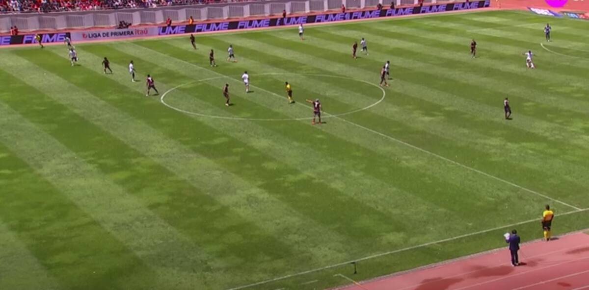La polémica posición del Huaso en el gol de Javier Correa.