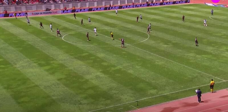 La polémica posición del Huaso en el gol de Javier Correa.