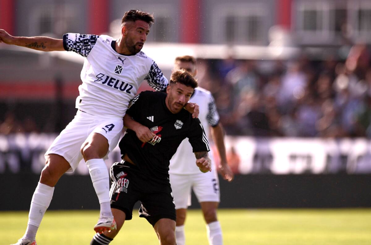 Independiente de Mauricio Isla es el hazmerreír en Argentina por caída ante Deportivo Riestra