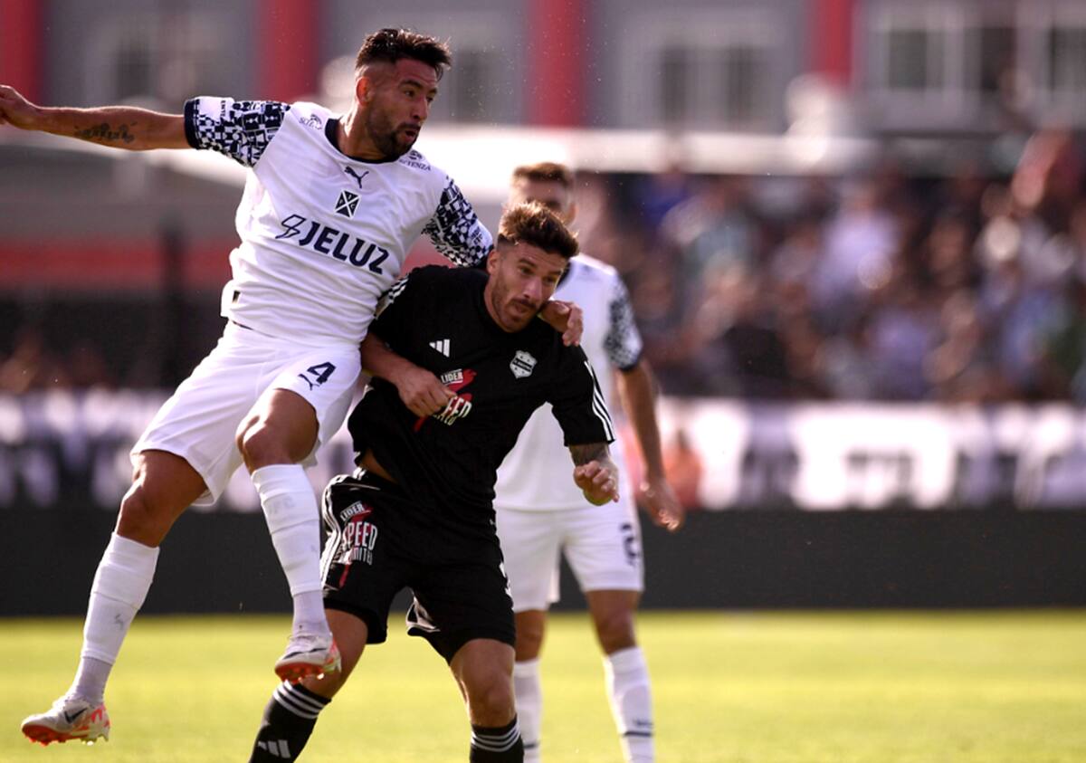 no gravitó y fue parte de la caída de su equipo ante el modesto Deportivo Riestra.