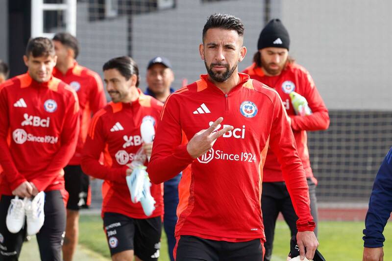 Mauricio Isla sería titular ante Argentina. Foto: Comunicaciones/ANFP.