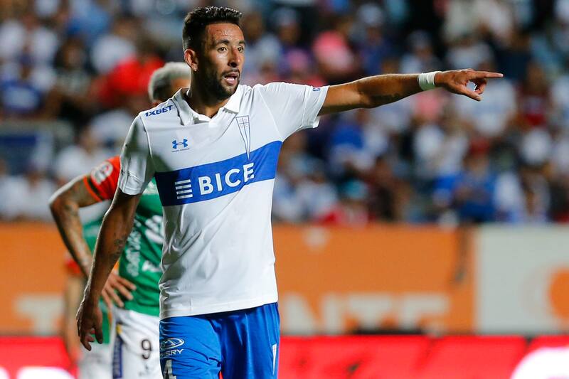 Mauricio Isla ha tenido un 2023 complicado en la UC. Crédito: Agencia Aton.